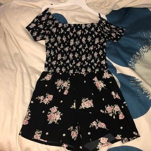 Floral Romper w/ pockets!